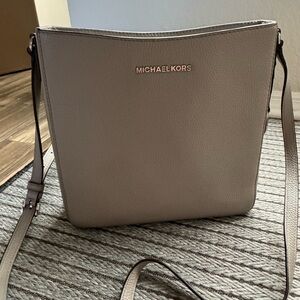 Michael Kors Large Crossbkdy